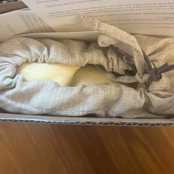 NWT Bed Threads French Flax Linen Scalloped European Pillowcases - Picture 5 of 5